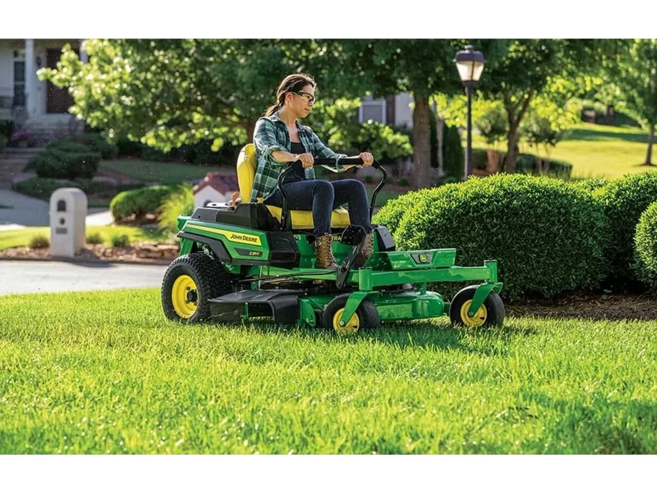 John Deere Z315E ZTrak 42-in. 20 HP V-Twin Zero-Turn Mower (Model BG21168) - view 5