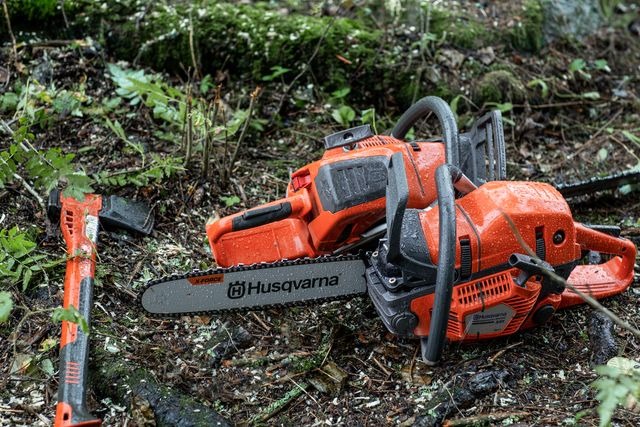 Husqvarna 550 XP® Mark II 20 in. 50.1cc Professional Gas Chainsaw - view 6